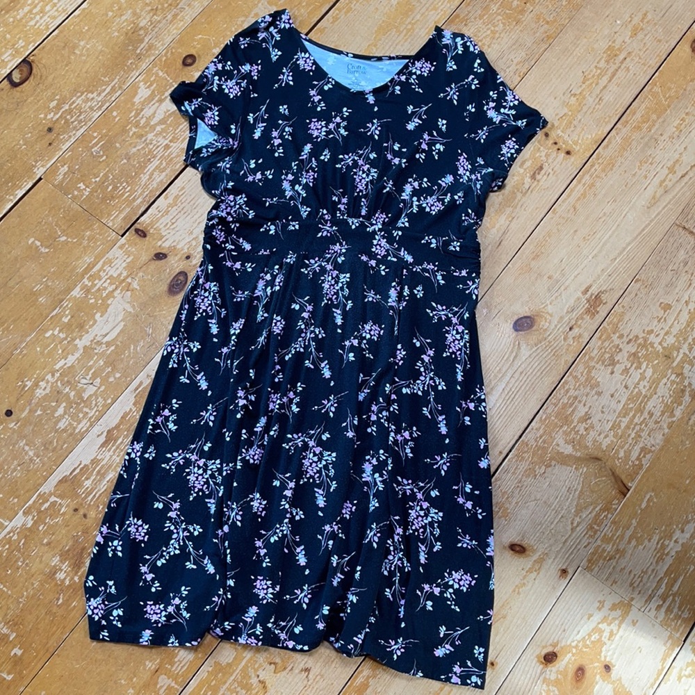 Super comfy rushed + pleated below knee dress.